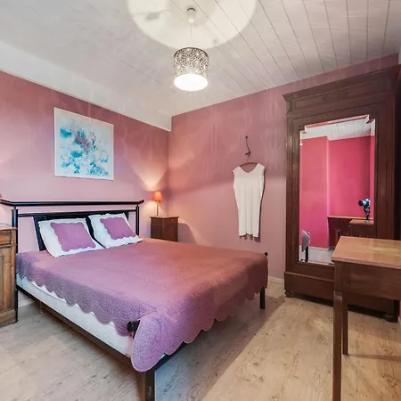 In Beauzire With Garden And Private Terrace