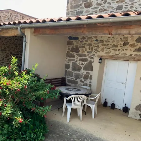 Дом отдыха In Saint-beauzire With Garden And Private Terrace Saint-Beauzire (Haute-Loire)