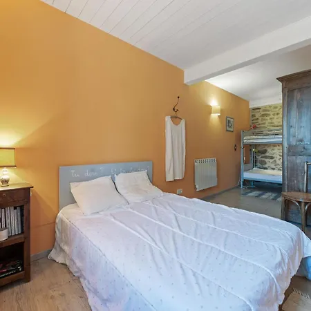 Hébergement de vacances In Saint-beauzire With Garden And Private Terrace