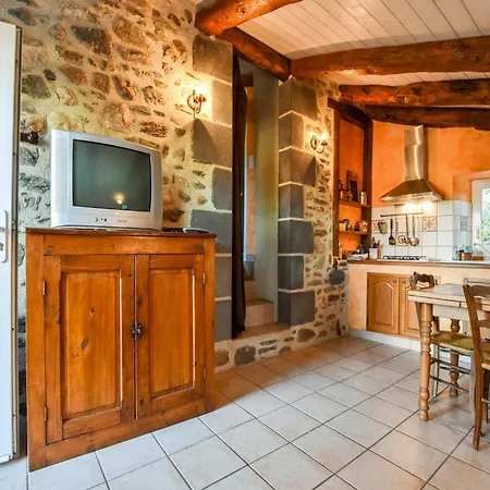 Дом отдыха In Saint-beauzire With Garden And Private Terrace *