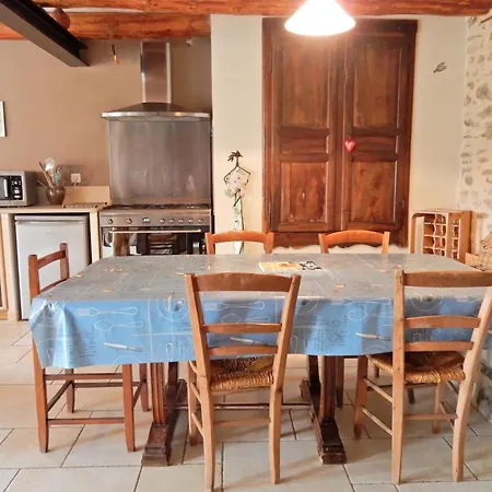 Дом отдыха In Saint-beauzire With Garden And Private Terrace *