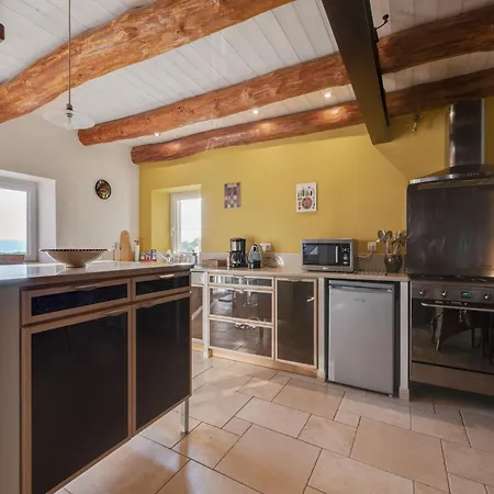 Дом отдыха In Saint-beauzire With Garden And Private Terrace Saint-Beauzire (Haute-Loire)