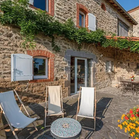 Дом отдыха In Saint-beauzire With Garden And Private Terrace
