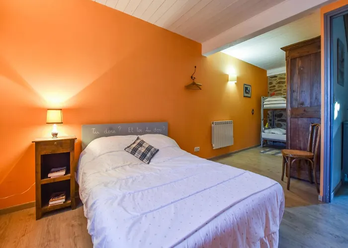 In Saint-beauzire With Garden And Private Terrace * 圣比兹