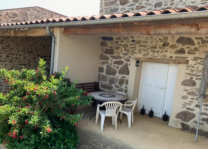 度假居 In Saint-beauzire With Garden And Private Terrace 圣比兹