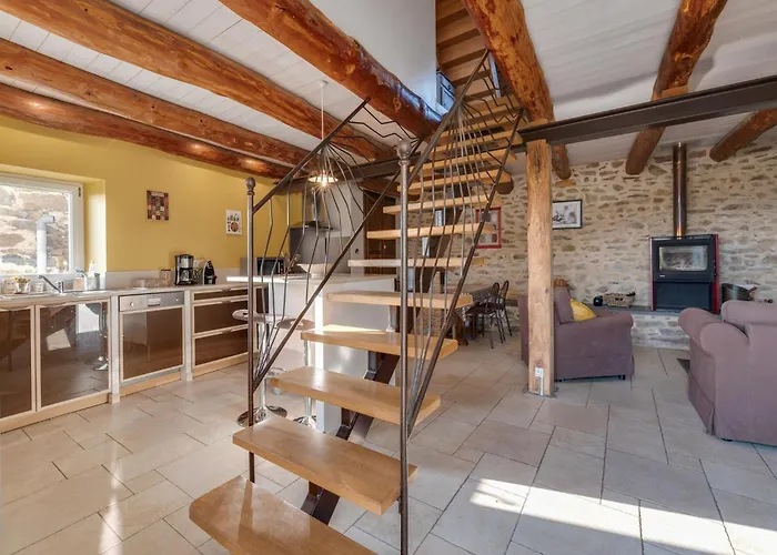 In Saint-beauzire With Garden And Private Terrace 度假居