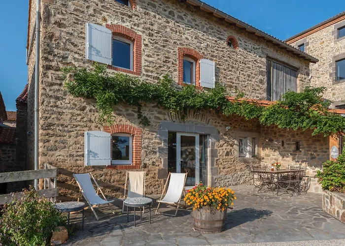 In Saint-beauzire With Garden And Private Terrace * 圣比兹