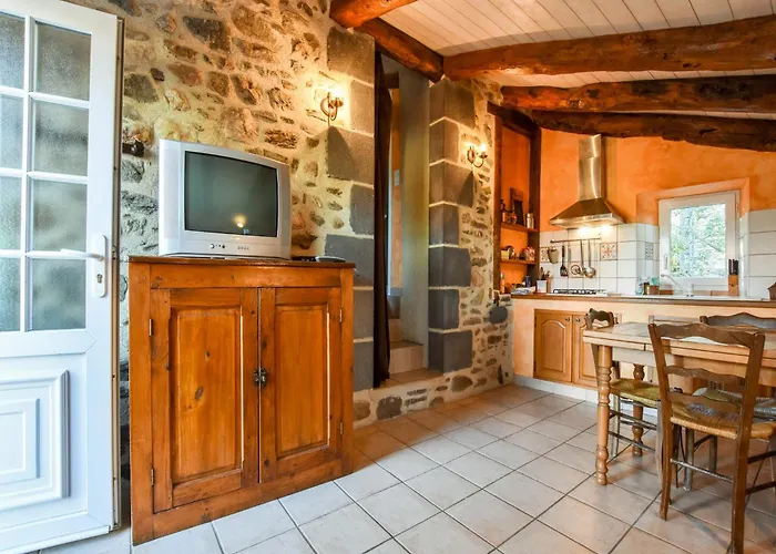 度假居 In Saint-beauzire With Garden And Private Terrace *