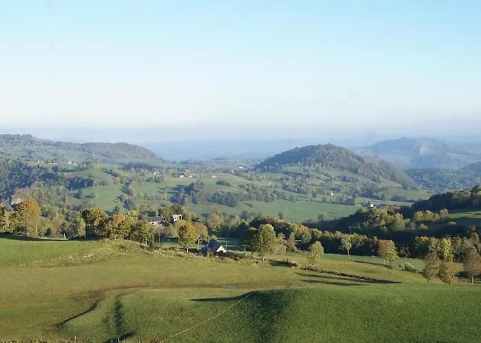 In Saint-beauzire With Garden And Private Terrace 圣比兹