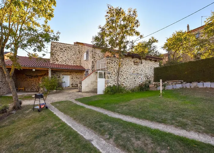 度假居 In Saint-beauzire With Garden And Private Terrace