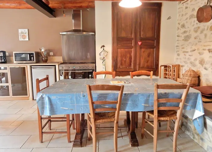 度假居 In Saint-beauzire With Garden And Private Terrace *